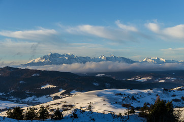 Fototapeta na wymiar Panorama Tatr z Wysokiego Wierchu (Pieniny)