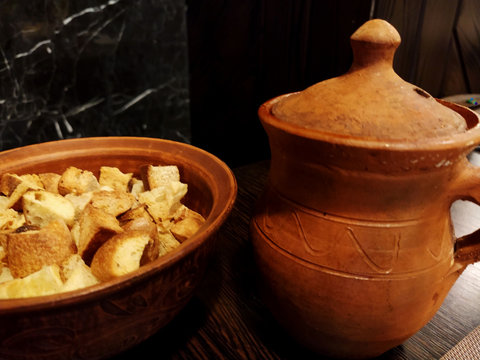Azerbaijani Sheki piti soup prepared with mutton, tail fat, chickpeas, potato, onions, dried alycha and saffron and cooked in a clay pot