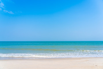 Fototapeta na wymiar Beautiful tropical sea ocean around beach with blue sky white cloud