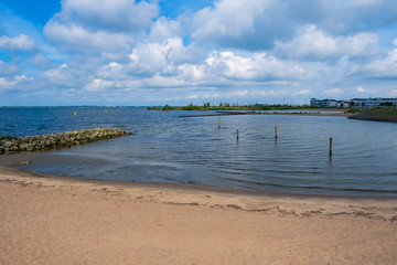 Kleiner Badestrand im Hafenbreich von Hellevoetsluis/NL