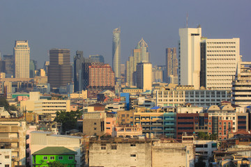 Fototapeta premium Smog over the Skyscrapers of Bangkok in the evening