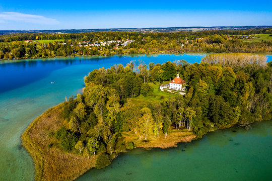 Aerial view, W&ouml;rth lake with the W&ouml;rth island or Mausinsel, Stranberg district, Bachern, Bavaria, Germany