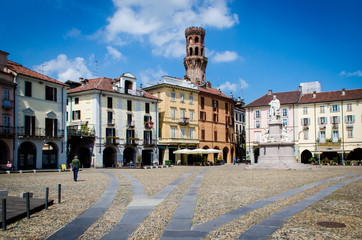 Panorama di Piazza Cavour a Vercelli, punto tappa della Via Francigena