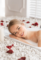 Obraz na płótnie Canvas Portrait of smiling young woman enjoying bath