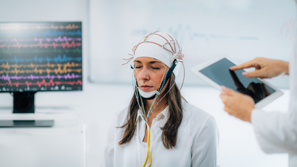 Brainwave EEG or Electroencephalograph Examination of the Brain in a Clinic - obrazy, fototapety, plakaty