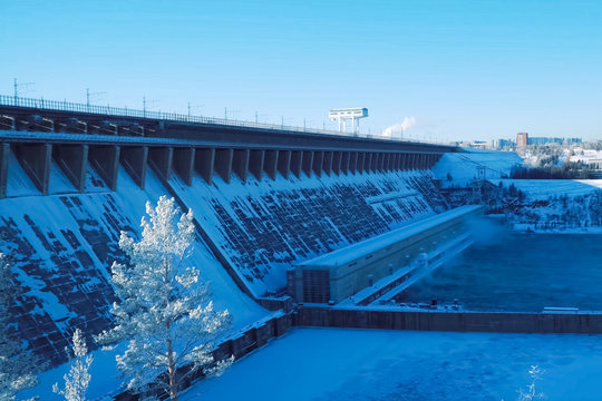 Fraternal hydroelectric power station, view of dam and river, in