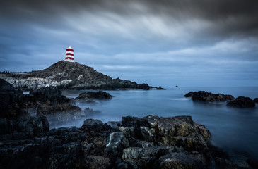 faro en el atardecer de caldera