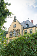 Fototapeta na wymiar yellow historical building in Sankt Goar, Germany