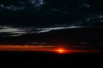 Sonnenuntergang mit Farben von rot in Stuttgart, Panoram, Abend, sehr schön, Dämmerung