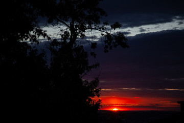 Fototapeta premium Sonnenuntergang mit Farben von rot in Stuttgart, Panoram, Abend, sehr schön, Dämmerung