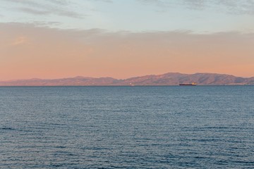 Fototapeta premium The view on a ship from Santa monica pier during the sunrise