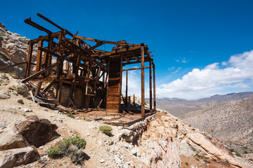 Fototapeta premium Abandoned mine in the middle of the desert