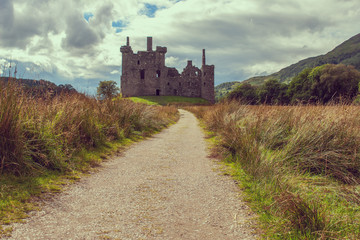 Fototapeta na wymiar old castle in scotland highlands 