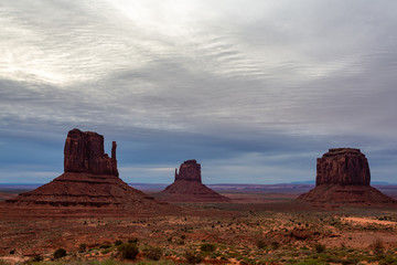 Fototapeta na wymiar Cloudy skies in the American southwest, Monument Valley 