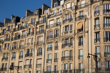 Fototapeta na wymiar Typical Building Facde, Paris