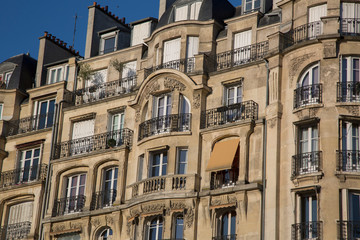 Fototapeta na wymiar Building Facde in Paris