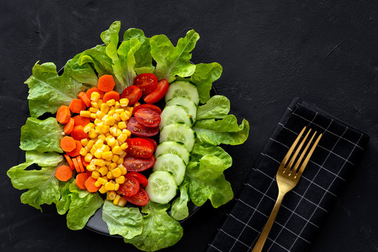 Lettuce Salad With Tomato, Cheese And Vegetables