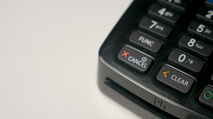 Obraz premium Close up the black terminal is on the table