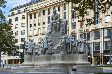 Fototapeta na wymiar Statue of Mihaly Vorosmarty, Budapest, Hungary