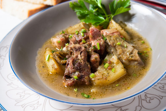 Spezzatino di vitello con carciofi e patate, Cucina Italiana 