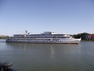 Naklejka premium cruise ship in the port