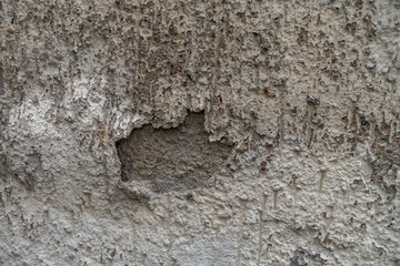 Gebäudeschäden durch Nässe und feuchtigkeit an der Hauswand