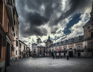 Fototapeta na wymiar Dramatic sky over Plaza de la Villa in Madrid
