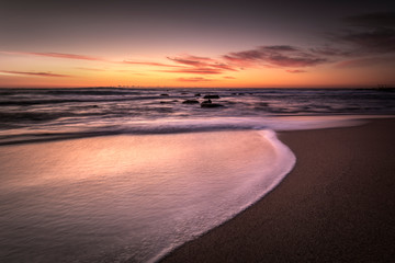 Fototapeta na wymiar Sunrise by the sea, Bronte Beach, Sydney Australia