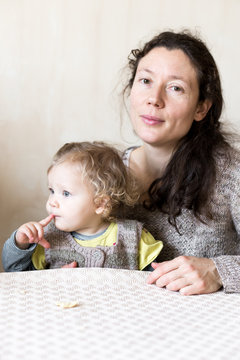 m&egrave;re et fille complicit&eacute;