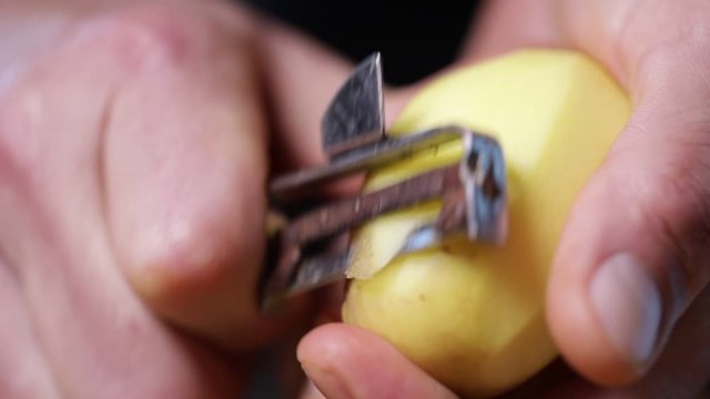 Kartoffeln sch&auml;len