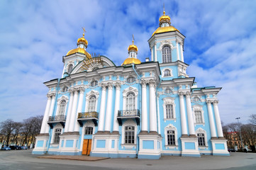 Fototapeta na wymiar St. Nicholas Naval Cathedral in Saint Petersburg.