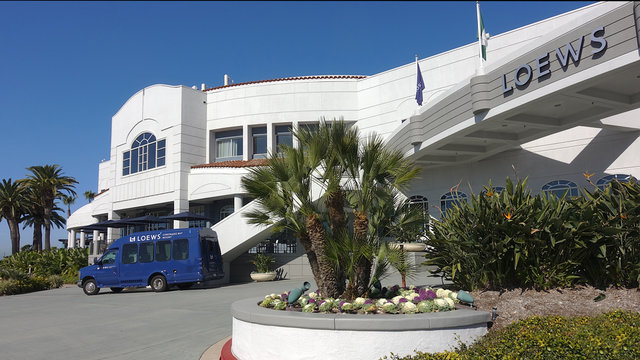 Coronado, CA / USA - January 28, 2020: The Loews Coronado Bay Resort, Main Entrance Area With Shuttle Bus