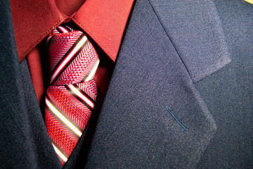 traje de novio y corbata