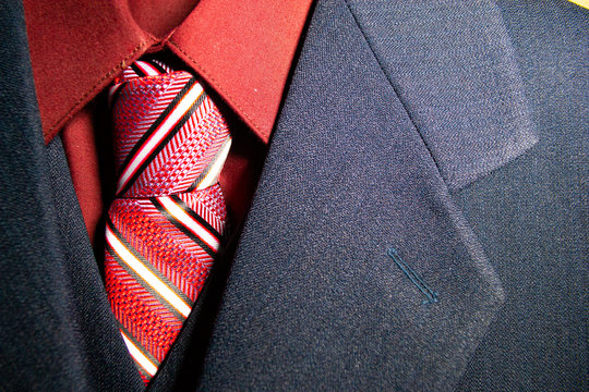 traje de novio y corbata