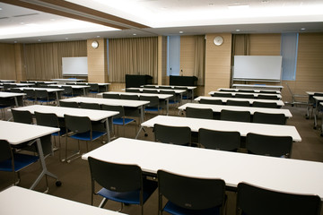 広い会議室の写真