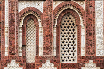 alai darwaza window details
