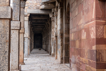 qutub minar columns