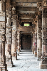 qutub minar columns
