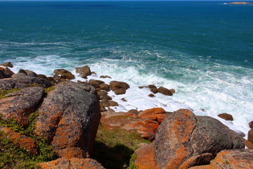 Fototapeta na wymiar rocks and sea in granite island, australia