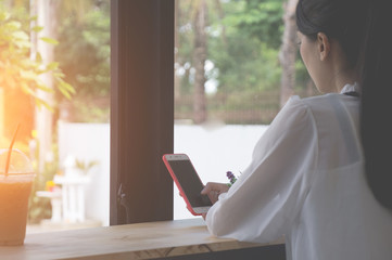 businesswoman are checking their jobs by phone to report to management.