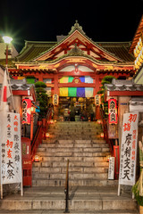 Fototapeta premium Buddhist Tokudaiji temple in the Ameyoko street of Tokyo at night.