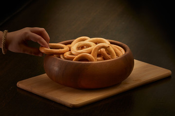 drying the bagels in a deep dish