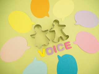 吹き出したくさんにVoiceの単語、会話イメージ