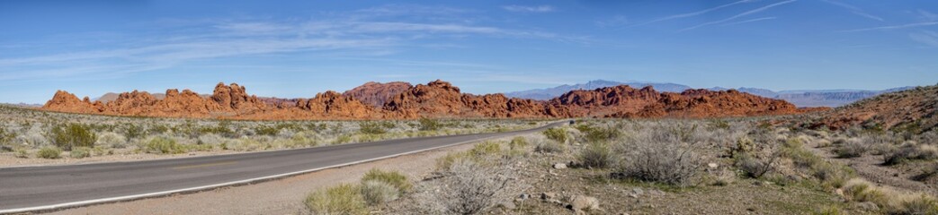 Fototapeta na wymiar Panoramic picture of colorful rock formation in the valley of fire state park in Nevada x