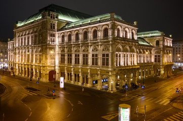 Fototapeta na wymiar Die Wiener Staatsoper in der Nacht
