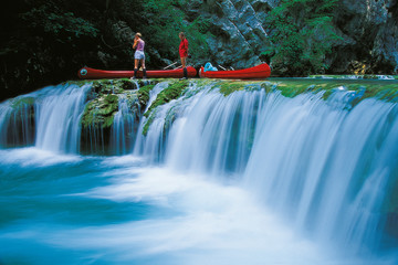 Crossing the waterfalls with the canie on the Mreznica river