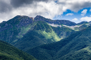 Naklejka premium Beautiful green mountains and cloudy sky