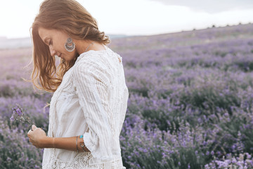 Fototapeta na wymiar Boho styled model in lavender field
