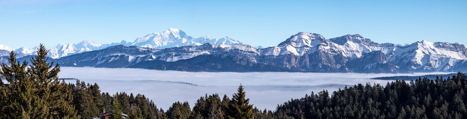 Panorama massif du Mont-Blanc