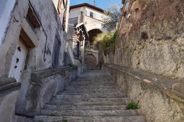 Mont&eacute;e sur les hauteurs de Crest